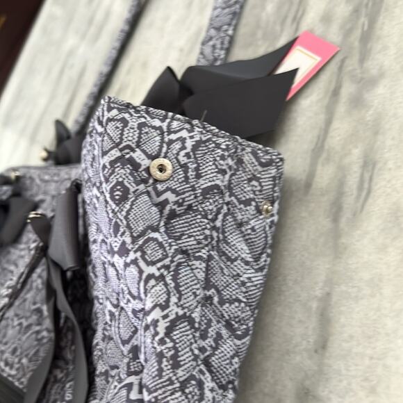 Simply Southern Gray Snakeskin Print Quilted Tote Bag Zipper Bows Travel - Picture 4 of 11